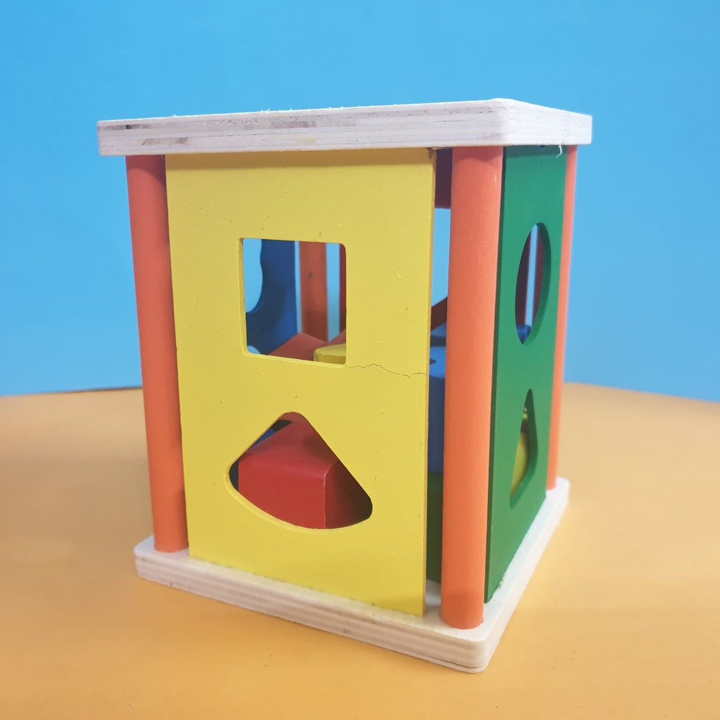 (D&R) Wooden 9 Hole Shapes Sorter With All Shapes (Body Damage)