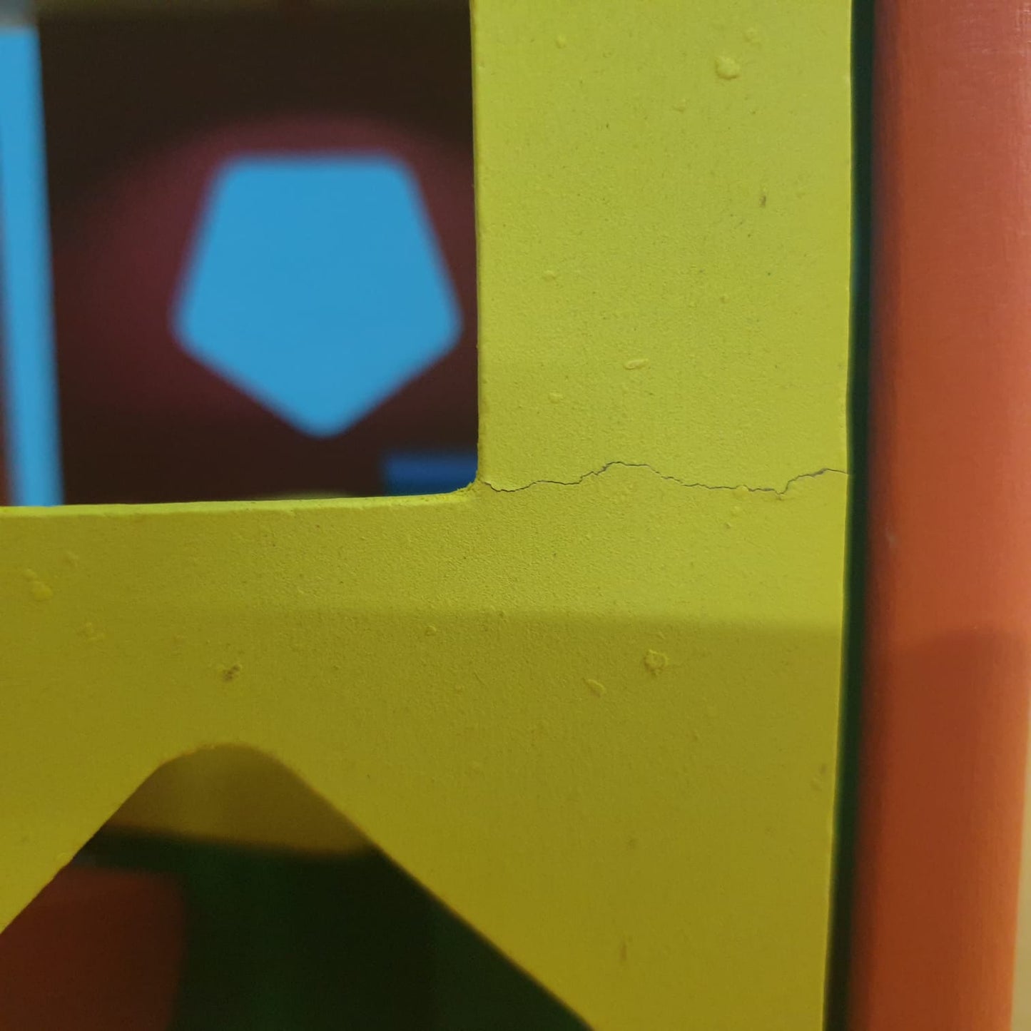 (D&R) Wooden 9 Hole Shapes Sorter With All Shapes (Body Damage)